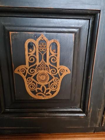 Boho vintage stijl kastje nachtkastje zwart met hamsa hand  beschikbaar voor biedingen