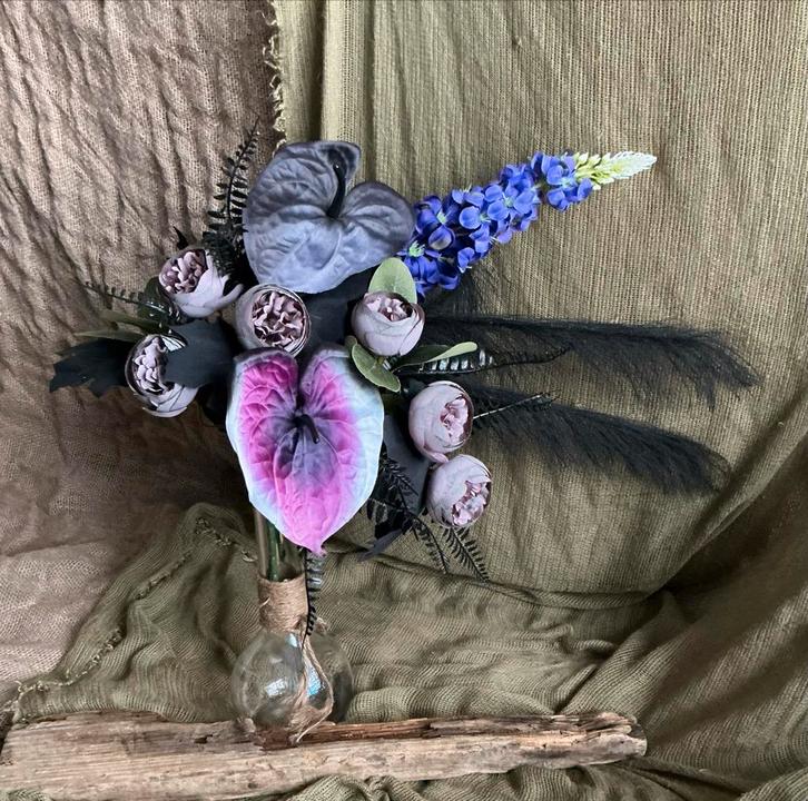 Mysterieus Boeket - Unieke Kleurencombinatie, Huis en Inrichting, Woonaccessoires | Kunstplanten en Kunstbloemen, Nieuw, Binnen