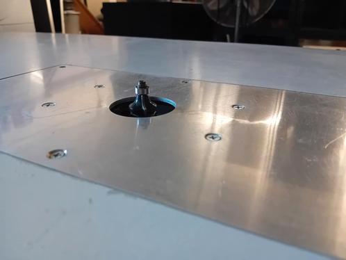 Freestafel inclusief freesplaat en router, Doe-het-zelf en Verbouw, Gereedschap | Freesmachines, Gebruikt, Elektrisch, Bovenfrees