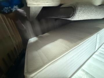 Bed wit 90x200 met matras