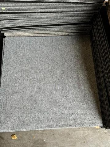 Partij Desso tapijttegels nieuw 50x50cm 12.5m2 grijs #70 beschikbaar voor biedingen