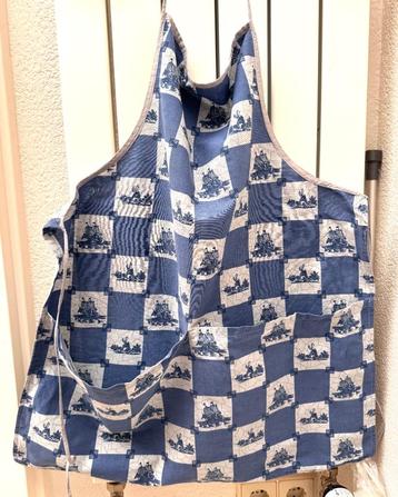 Schort met Delfts blauw motief beschikbaar voor biedingen