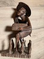 Hardhouten beeldje visserman - handmade Indisch Balinees, Antiek en Kunst, Ophalen of Verzenden