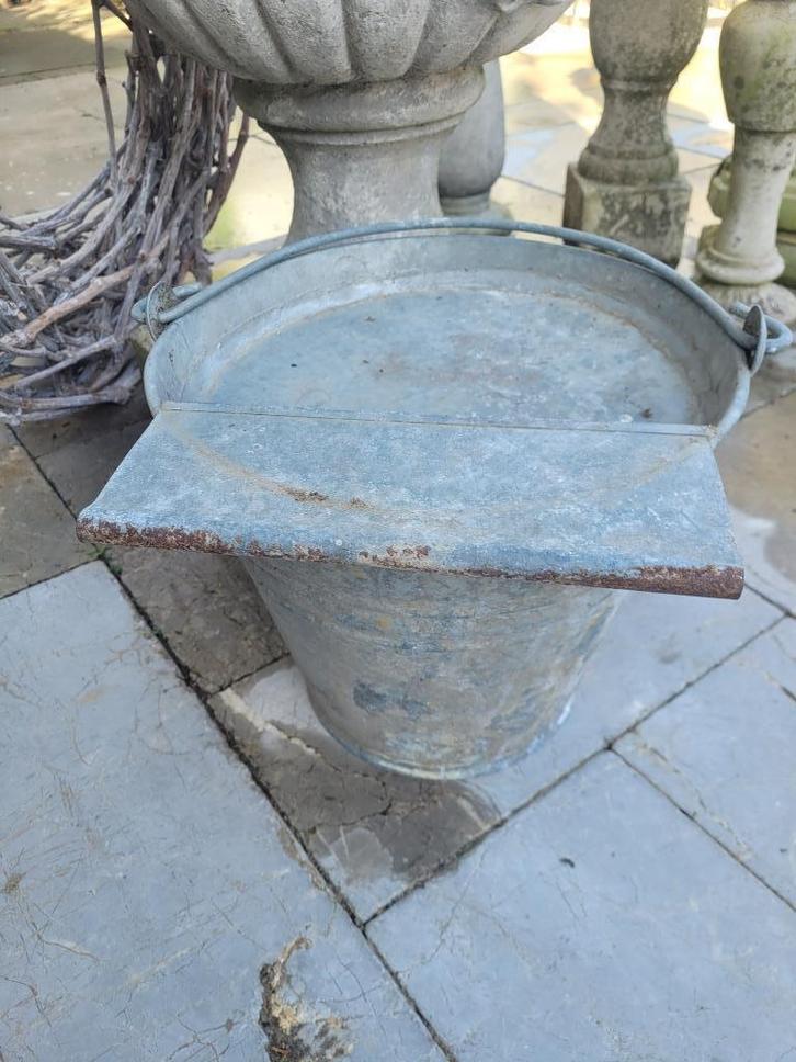 Zinken kippen voederbak foto 1 en 2, Dieren en Toebehoren, Pluimvee | Toebehoren, Zo goed als nieuw, Drinken en Voederen, Ophalen of Verzenden