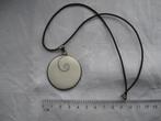 Subtiele ketting met schelphanger als nieuw, Ophalen of Verzenden, Zo goed als nieuw, Zilver, Overige materialen