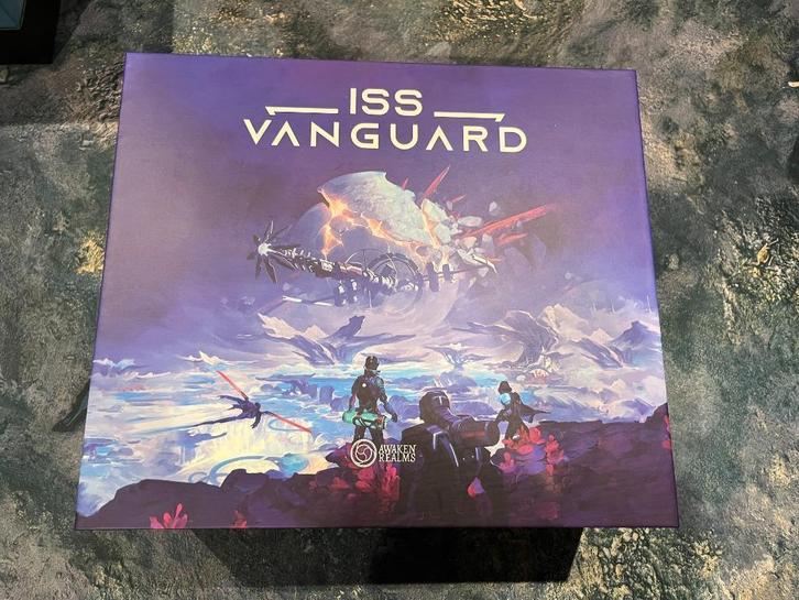 ISS Vanguard Commanders Pledge - Gamefound, Hobby en Vrije tijd, Gezelschapsspellen | Bordspellen, Zo goed als nieuw, Een of twee spelers