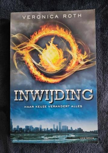Veronica Roth - Inwijding beschikbaar voor biedingen