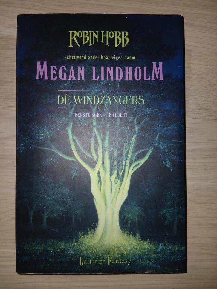 Megan Lindholm, De Windzangers deel 1 De Vlucht, Robin Hobb, Boeken, Fantasy, Zo goed als nieuw, Ophalen of Verzenden
