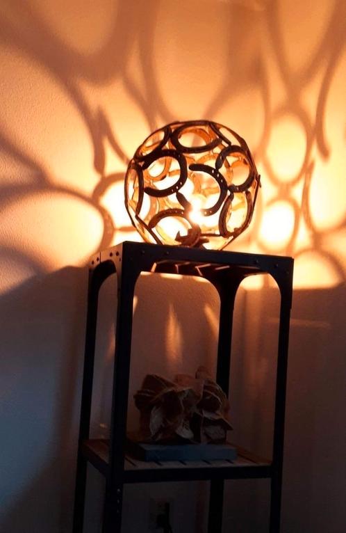 Vloerlamp tafellamp hoefijzerbol hoefijzerlamp paard pony, Huis en Inrichting, Lampen | Tafellampen, Zo goed als nieuw, 50 tot 75 cm