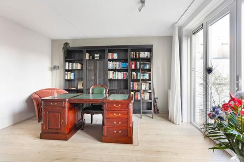 Boekenkast Lillehamer met trap, Huis en Inrichting, Kasten | Boekenkasten, Zo goed als nieuw, 200 cm of meer, 200 cm of meer, 25 tot 50 cm