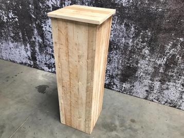 Plantenzuil, stevig en robuust, gemaakt van ruw vuren hout,  beschikbaar voor biedingen