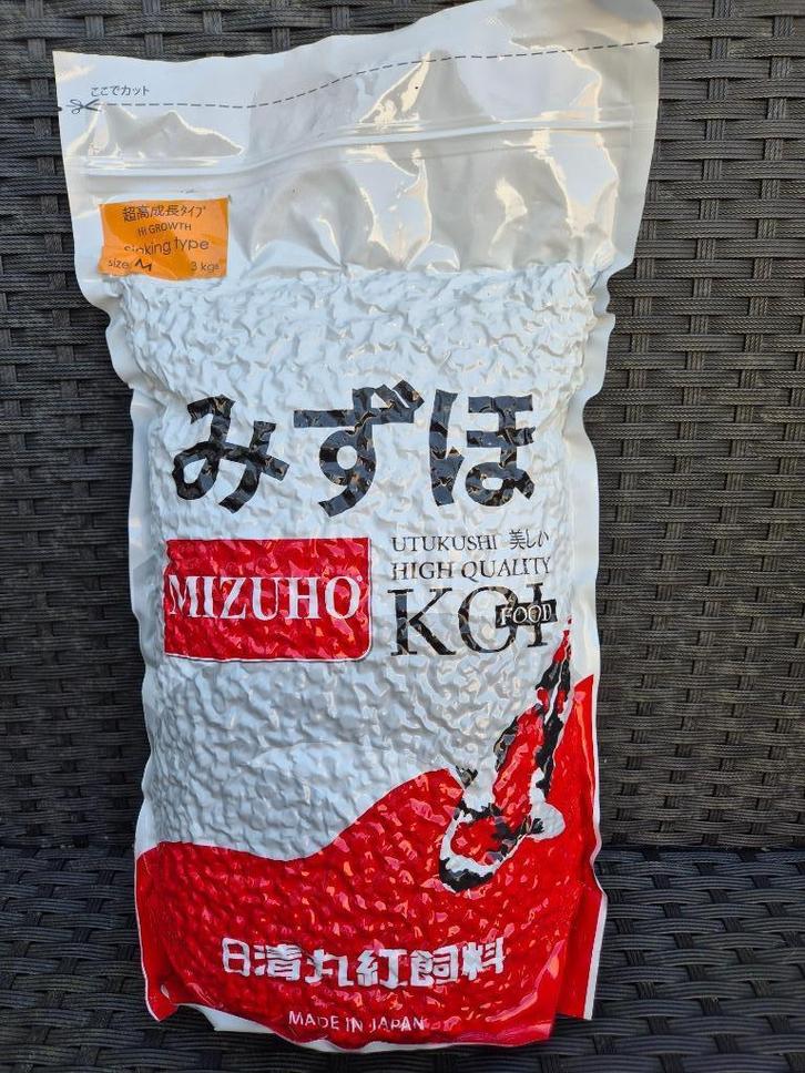 Mizuho Koi visvoer zinkend M size 3 kg., Dieren en Toebehoren, Vissen | Vijvervissen, Karper of Koi