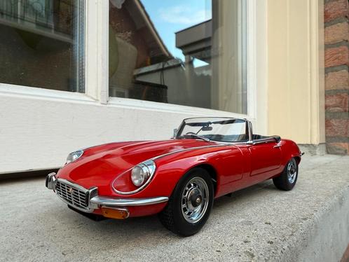 1:18 Jaguar E-Type Roadster Series III V12 rood Autoart, Hobby en Vrije tijd, Modelauto's | 1:18, Zo goed als nieuw, Auto, Autoart