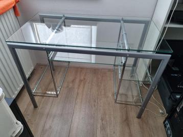 Computertafel / bureau van glas beschikbaar voor biedingen