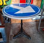 Verkeersbord tafel op vintage gietijzeren driepoot tafel, Ophalen, Gebruikt