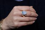 14 Karaat Gouden Ovale Zegelring Met Blauwe Lagensteen, 20 of groter, Heer, Ophalen of Verzenden, Zo goed als nieuw