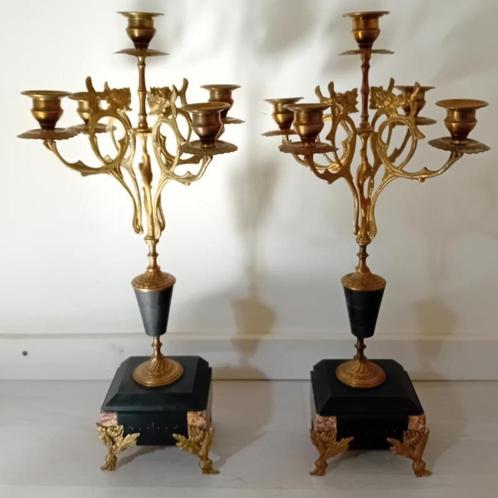 2 Bronzen staande kandelaars met zwart marmer goudverguld, Antiek en Kunst, Antiek | Klokken, Ophalen of Verzenden