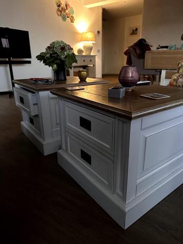 Salon kastjes beschikbaar voor biedingen