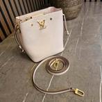 Louis Vuitton Nano Lockme Bucket Bag, Sieraden, Tassen en Uiterlijk, Tassen | Damestassen, Ophalen of Verzenden, Zo goed als nieuw