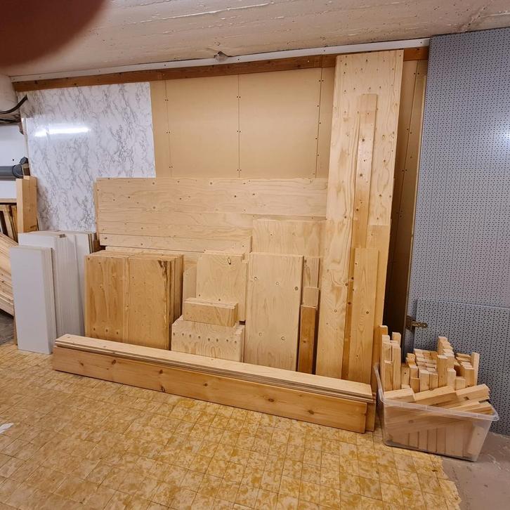 Grote partij vuren balken en plaatmateriaal, Doe-het-zelf en Verbouw, Hout en Planken, Gebruikt, Overige typen, Vuren, 25 tot 50 mm