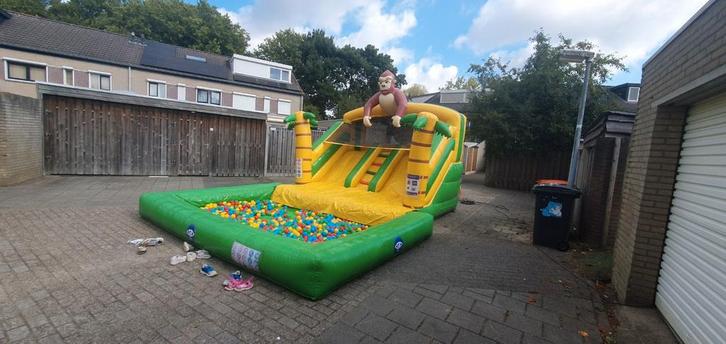Springkussen, glijbaan 'splashy Jungle slide' te huur, Hobby en Vrije tijd, Feestartikelen | Verhuur, Overige, Ophalen of Verzenden