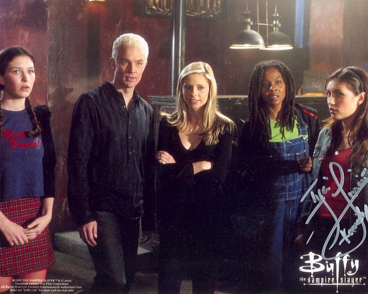 Gesigneerde foto's van Iyari Lemon, Verzamelen, Film en Tv, Nieuw, Tv, Foto of Kaart, Verzenden