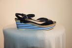Prada sandaaltjes met sleehakje blauw Nette staat 37.5, Prada, Sandalen of Muiltjes, Gedragen, Verzenden