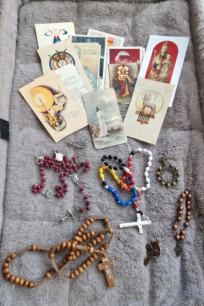 Religieuze verzameling: Rozenkransen & Prentjes, Antiek en Kunst, Antiek | Religie, Ophalen of Verzenden