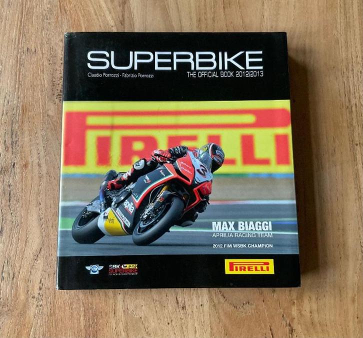 superbike the official boek Aprilia Racing Team Pirelli 2012, Verzamelen, Automerken, Motoren en Formule 1, Zo goed als nieuw