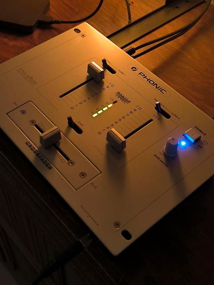 Phonic MX200 Mengpaneel voor Vinyl, Muziek en Instrumenten, Mengpanelen, Gebruikt, Minder dan 5 kanalen, Ophalen of Verzenden