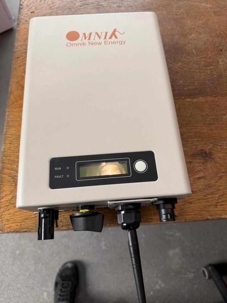 omvormer omnik 1500 compact mini goed werkend, Doe-het-zelf en Verbouw, Elektra en Kabels, Gebruikt, Overige typen, Ophalen of Verzenden