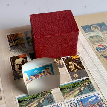Vintage glazen postzegels loupe in origineel doosje beschikbaar voor biedingen