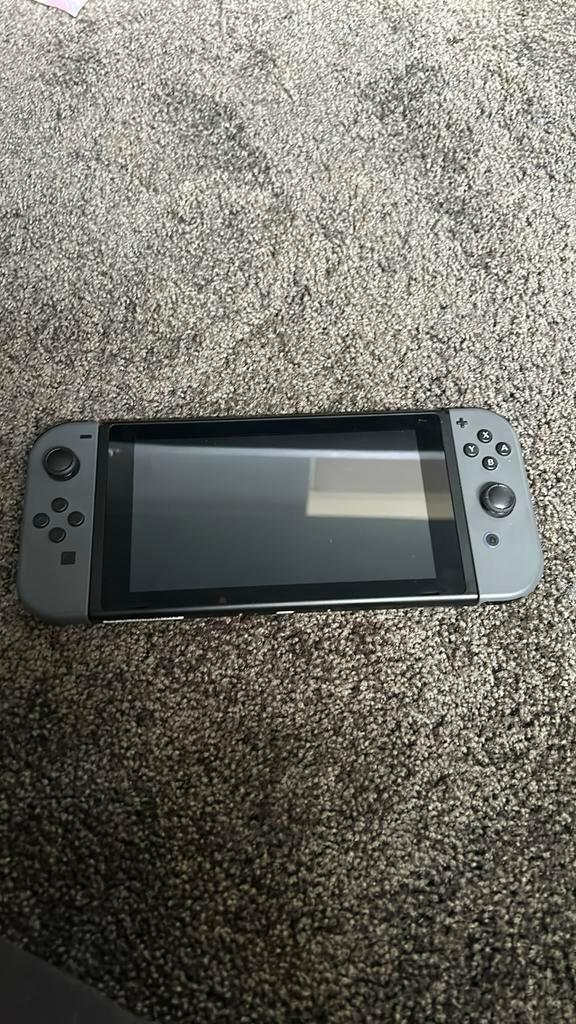 Switch met games, Spelcomputers en Games, Spelcomputers | Nintendo Switch, Gebruikt, Switch Original, Met 2 controllers, Met games