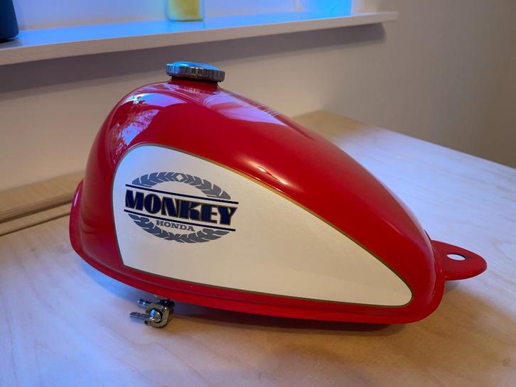 Honda Monkey z50j red cream bodykit - origineel, Fietsen en Brommers, Brommeronderdelen | Oldtimers, Nieuw, Overige merken, Tank
