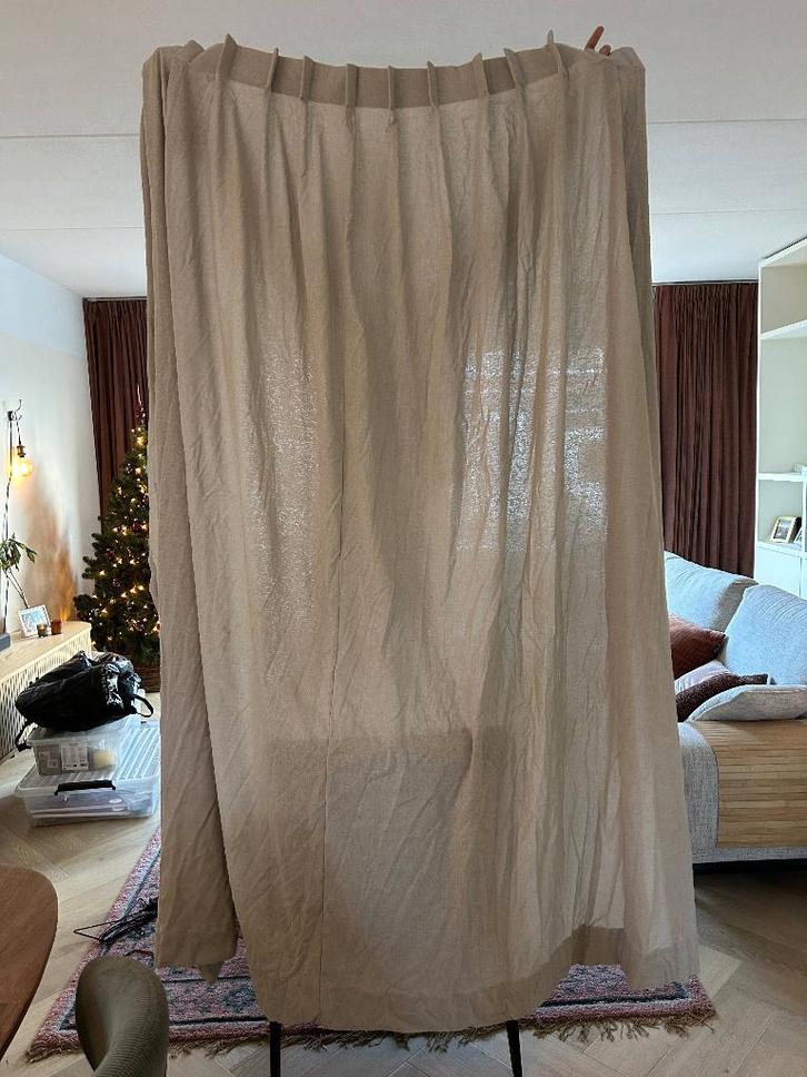 Beige verduisterend gordijn 140x220 cm, nooit gebruikt, Huis en Inrichting, Stoffering | Gordijnen en Lamellen, Nieuw, 200 cm of meer