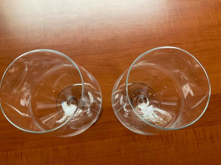 2 SCHOTT ZWIESEL wijnglazen diam. 6.2/ hoog 23.3, Huis en Inrichting, Keuken | Servies, Zo goed als nieuw, Bord(en), Overige stijlen