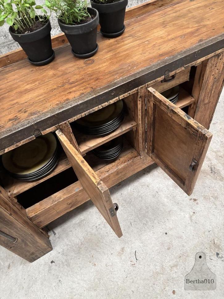 Zeldzaam mooie eiken werkbank met deuren en laden, Huis en Inrichting, Keuken | Keukenelementen, Gebruikt, Minder dan 100 cm, 200 cm of meer
