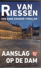 Van Riessen - Aanslag op de dam, Boeken, Ophalen of Verzenden, Gelezen, Nederland