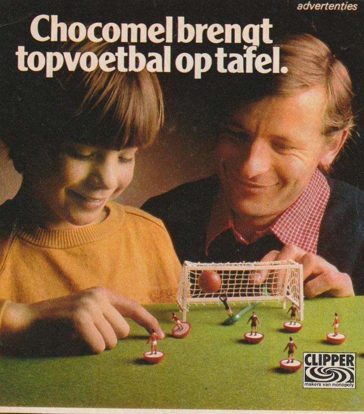retro reclame 1981 Nutricia Chocomel frisdrank voetbalspel, Verzamelen, Retro, Overige typen, Verzenden