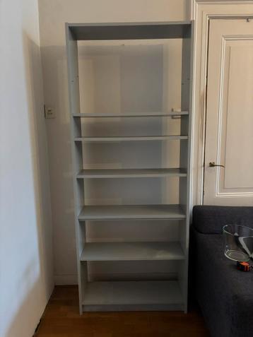 Gratis Grijze billy boekenkast van ikea - afbeelding 2