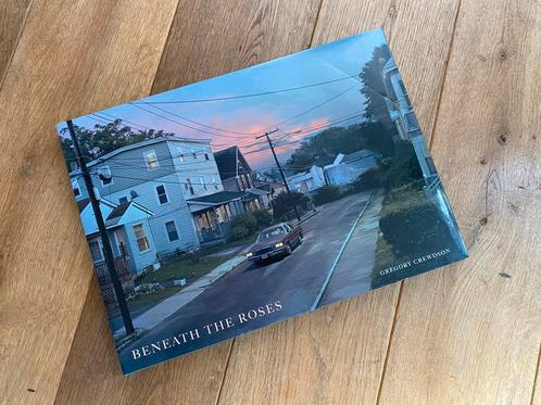 Gregory Crewdson - Beneath the Roses Fotoboek, Boeken, Kunst en Cultuur | Fotografie en Design, Zo goed als nieuw, Fotografen