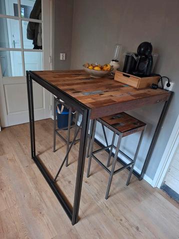 Barset met 2 krukken - 1x1 meter, 110cm hoog beschikbaar voor biedingen
