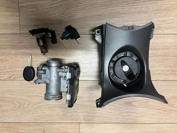 Piaggio beverly 350 gasklephuis + contact slot, Motoren, Tuning en Styling, Ophalen of Verzenden