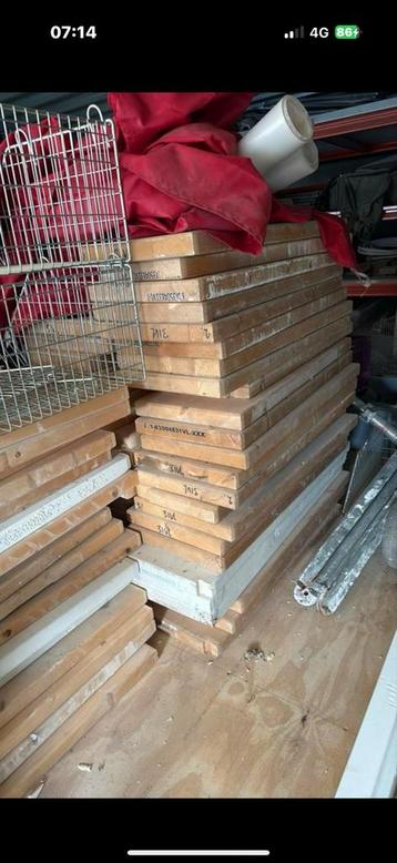 Houten Traptreden Massief beschikbaar voor biedingen