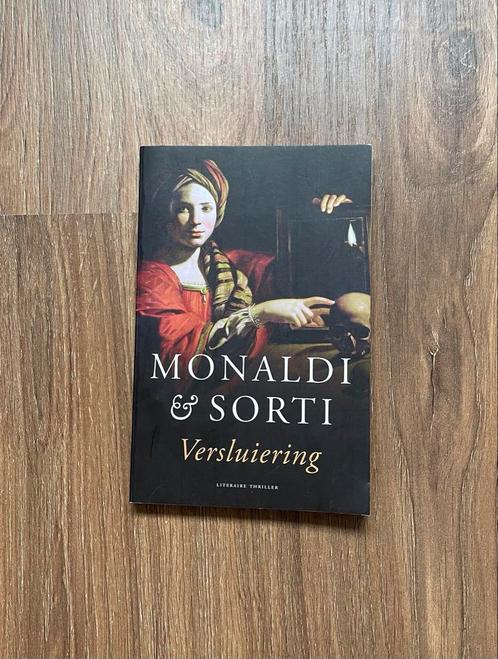Monaldi & Sorti - Versluiering - Thriller, Boeken, Thrillers, Zo goed als nieuw, Europa overig, Ophalen of Verzenden