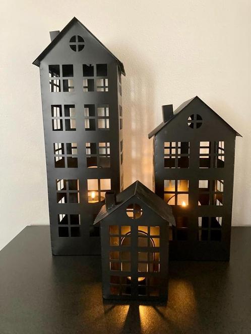 Windlicht Huisje mat zwart metaal S-M of L Nieuw!, Huis en Inrichting, Woonaccessoires | Kandelaars en Kaarsen, Nieuw, Kandelaar