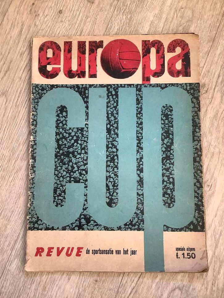 REVUE DE SPORTSENSATIE VAN HET JAAR SPECIALE UITGAVE 1961, Verzamelen, Sportartikelen en Voetbal, Gebruikt, Boek of Tijdschrift