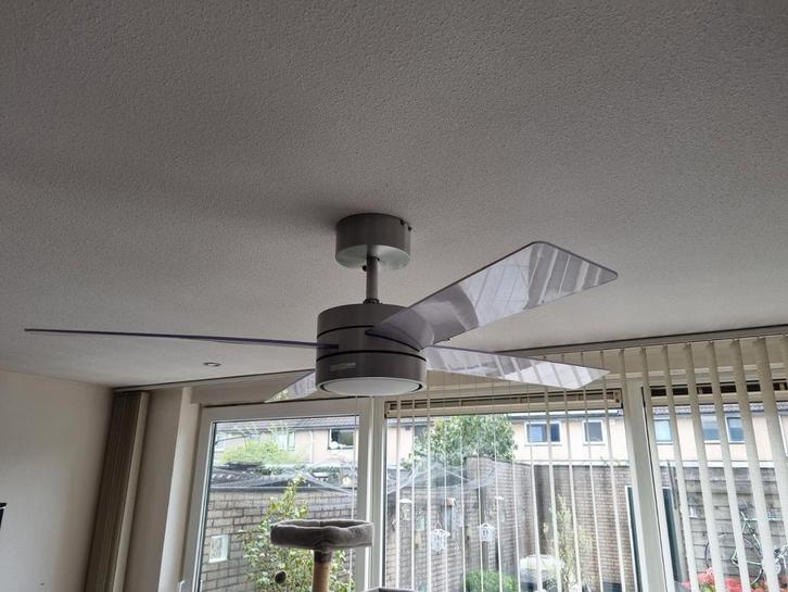 Plafondventilator met verlichting, Huis en Inrichting, Lampen | Hanglampen, Zo goed als nieuw, Minder dan 50 cm, Kunststof, Metaal