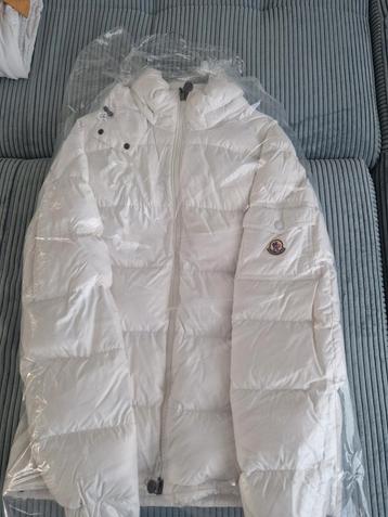 Moncler maya 70 origineel met capuchon  beschikbaar voor biedingen