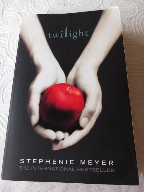 Twilight book 1 (Nijmegen oost), Boeken, Fantasy, Zo goed als nieuw, Ophalen of Verzenden